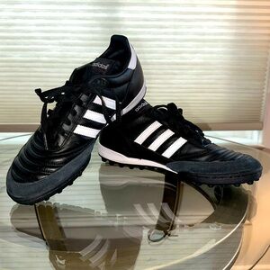 Unworn Mens 7.5 adidas Mundial Team Artificial Turf Shoe